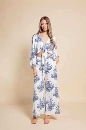 Crop top με δέσιμο και παντελόνα